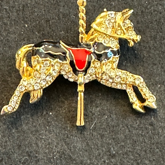 Vintage Carousel Horse Pin Brooch - Picture 4 of 4
